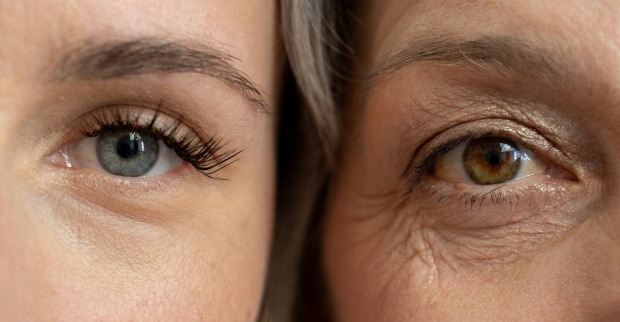 Zwei Frauen Wange an Wange | Credit: Grustock/Shutterstock