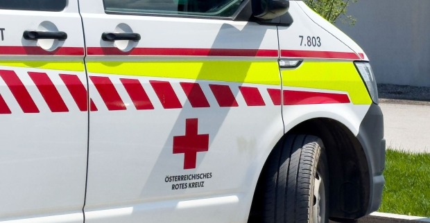 Außenansicht eines österreichischen Rettungswagens