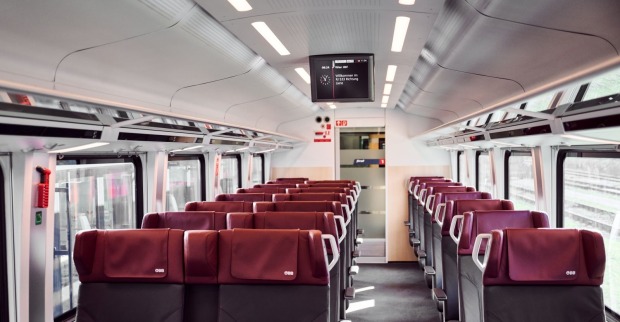 Innenraum einer modernisierten Railjet-Garnitur der österreichischen Bundesbahnen (ÖBB).