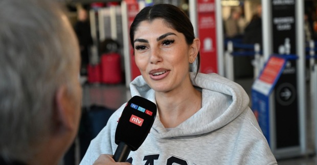 Yeliz Koc gibt ein Interview am Flughafen und äußert sich zum Streit mit Natascha Ochsenknecht sowie zur Kaution von Jimi Blue Ochsenknecht.