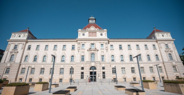 Landesgericht St. Pölten, Schauplatz des Terrorprozesses um mutmaßliche Anschlagspläne auf die Vienna Pride 2023.