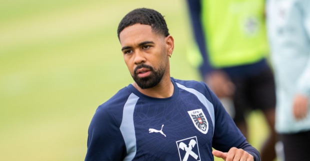 Außenverteidiger Phillipp Mwene