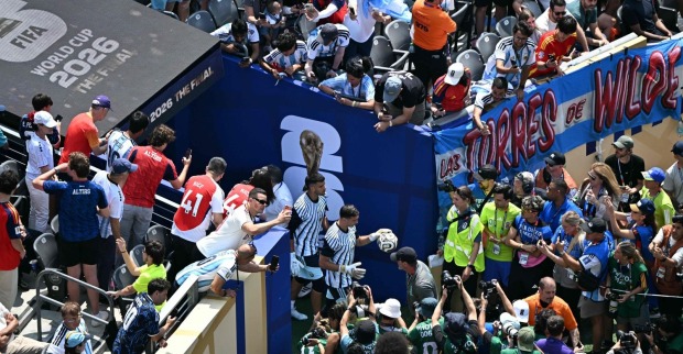 Die argentinische Nationalmannschaft betritt das Stadion vor dem WM-Finale