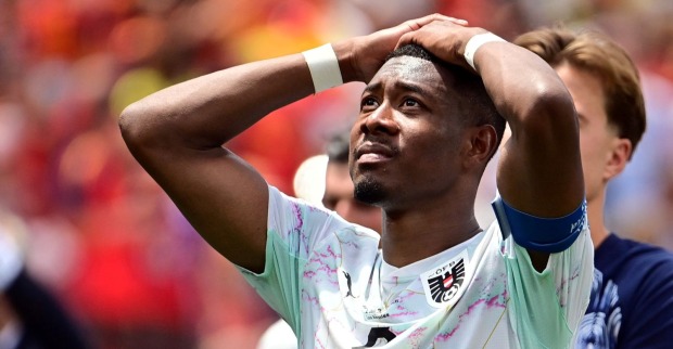 David Alaba reagiert nach dem WM-Aus Österreichs gegen Spanien sichtlich enttäuscht und schlägt nach der 0:3-Niederlage im WM-Sechzehntelfinale die Hände über dem Kopf zusammen.