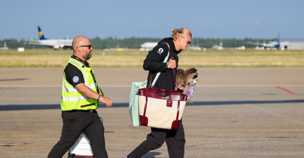 Erling Haaland am Flughafen im norwegischen Oslo