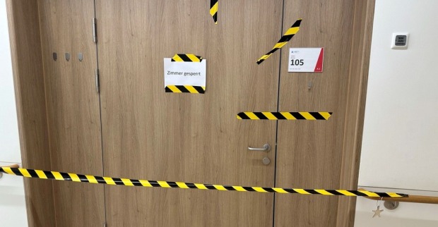 Gesperrte Zimmertür im Grazer Spital Barmherzige Brüder nach Explosion durch Zigarette bei Sauerstofftherapie