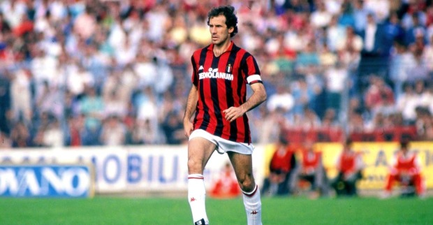 Franco Baresi in einem Spiel für AC Mailand im Jahr 1998.