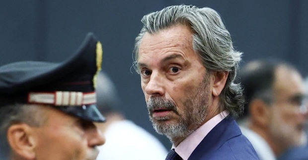 Giovanni Castellucci im Gerichtssaal vor dem Urteil zum Brückeneinsturz der Morandi-Brücke in Genua, bei dem 43 Menschen ums Leben kamen.