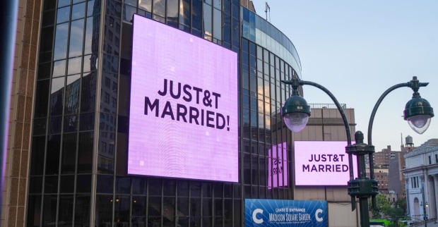 "Just Married"-Schriftzug vor dem Madison Square Garden.