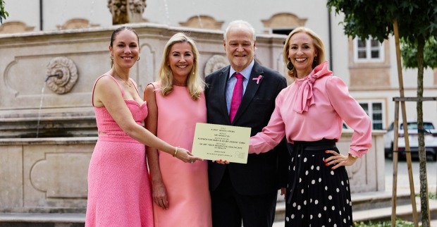 Beim Presse-Preview in Salzburg präsentierten die Projektinitiator:innen gemeinsam mit Univ.-Doz. DDr. Anton Graf, Präsident der Krebshilfe Salzburg, die geplante Urban Art Experience 2027.
