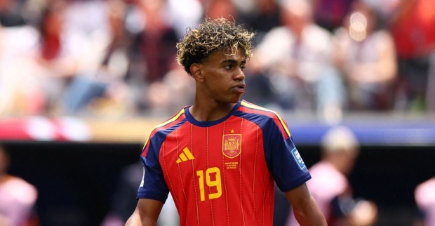 Lamine Yamal im Trikot der spanischen Nationalmannschaft beim WM-Spiel gegen Österreich. Der Barcelona-Star zählt zu den großen Hoffnungsträgern Spaniens bei der WM 2026.