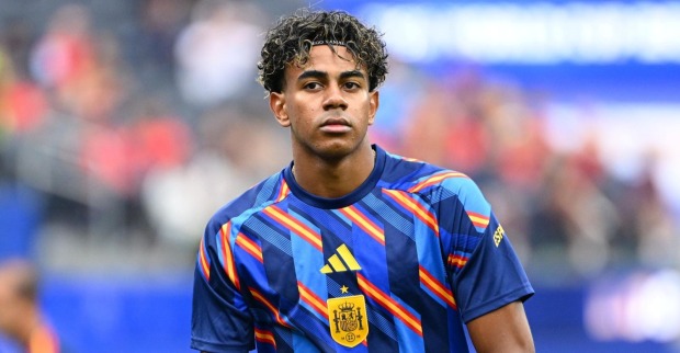 Lamine Yamal im Trikot der spanischen Nationalmannschaft bei der WM 2026. Der Spanien-Star steht vor dem Achtelfinale gegen Portugal im Fokus.