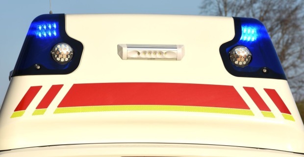 Blaulicht eines Rettungsfahrzeugs nach einem Einsatz