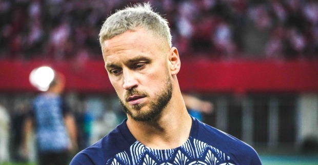 Marko Arnautovic blickt nachdenklich ins Leere. In der neuen Folge von „Team Arnautovic“ spricht der ÖFB-Star über den schweren Reitunfall seiner Tochter Emilia und private Rückschläge.