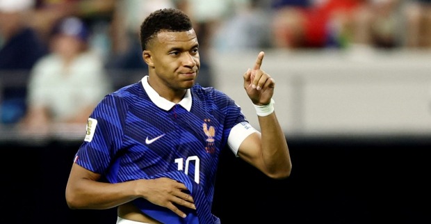 Kylian Mbappé im Trikot der französischen Nationalmannschaft bei der WM 2026. Der Superstar spendet seit Jahren seine gesamte WM-Prämie für wohltätige Zwecke.