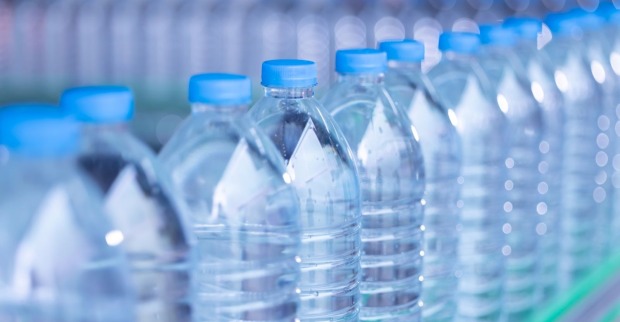 Mineralwasser Rückruf wegen bakterieller Verunreinigung bei Raffelberger Flaschen