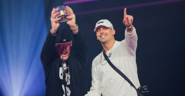 Palmen aus Plastik-Tour 2026: RAF Camora und Bonez MC kündigen ihr großes Comeback an und feiern das zehnjährige Jubiläum ihres Erfolgsalbums mit einer gemeinsamen Arena-Tour.