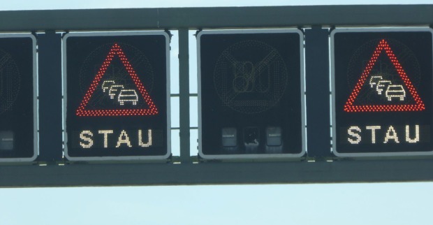 Stauanzeige für eine Autobahn