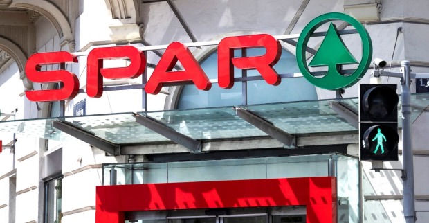 Eingang eines Spar-Supermarktes