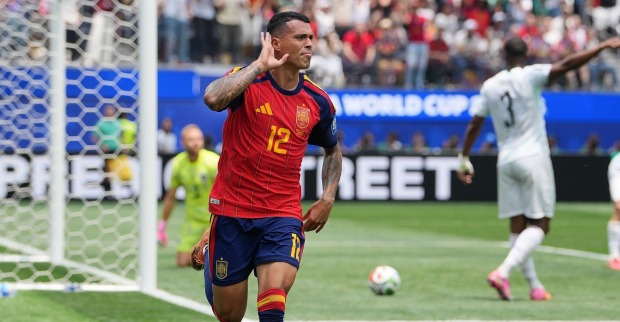 Pedro Porro jubelt nach seinem Treffer zum 2:0 während des WM-Spiels von Spanien gegen Österreich