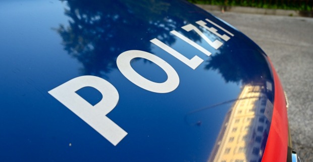 Traktor-Unfall in Tirol: Feuerwehr, Rettung, Wasserrettung und Polizei standen im Großeinsatz.
