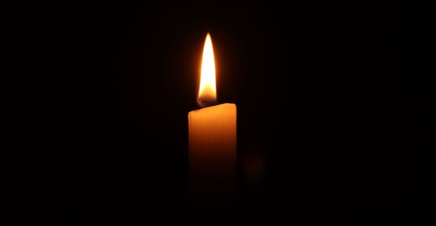Brennende Kerze als Symbol der Trauer nach dem Tod von Walter Ofner.