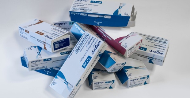 Mehrere Packungen der Abnehmspritze "Wegovy"