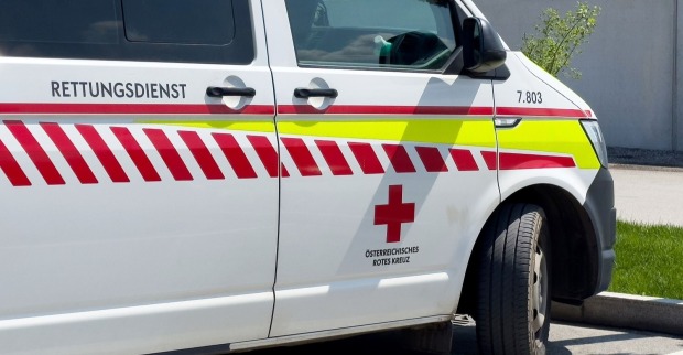 Carport-Einsturz: Zwei Feuerwehren, Rettung, Notarzt und Polizei standen im Einsatz.