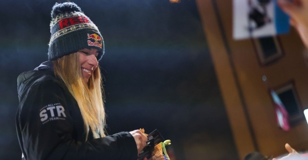 Ester Ledecká lächelt in Winterkleidung – die Olympiasiegerin war rund fünf Jahre mit Ex-Tennisprofi Robin Staněk liiert.