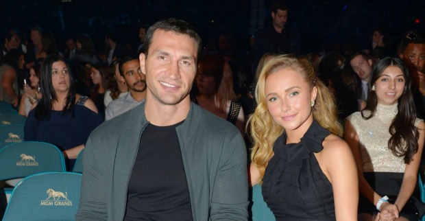 Wladimir Klitschko und Hayden Panettiere sitzen gemeinsam bei einer Veranstaltung im MGM Grand./ Klitschko nimmt Abschied von seiner Ex Hayden Panettiere