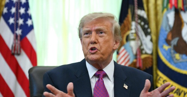 US-Präsident Donald Trump im Oval Office. Trump hat angeordnet, den Lake Ontario für US-Bundesbehörden in „Lake America“ umzubenennen.