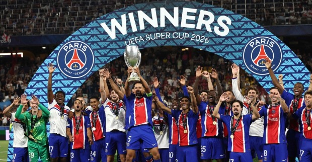 PSG vs. Aston Villa: Supercup 2026 geht nach Paris, die Spieler am jubeln.