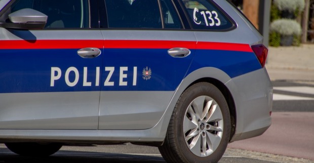 Eine 21-Jährige aus dem Bezirk Murtal stürzte in einer Reithalle vom Pferd.