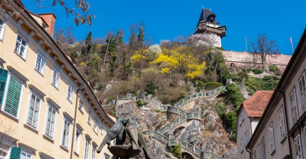 Grazer Schlossberg mit Uhrturm und Schlossbergstiege, wo eine 35-Jährige bei einem Sturz schwer verletzt worden ist.