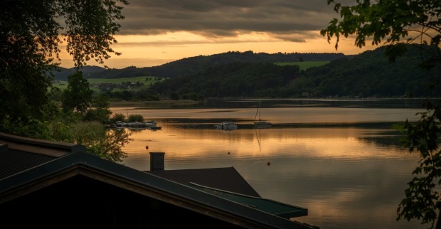 Eine Pensionistin wurde am Mittwoch leblos an einer Schwimmboje im Wallersee entdeckt.