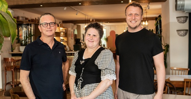 Heinrich Ostermann von Jugend am Werk Steiermark, Sabine S. und Vinzent Weixlbaumer von der Hummel Graz | Credit: Jugend am Werk Steiermark / Miriam Raneburger