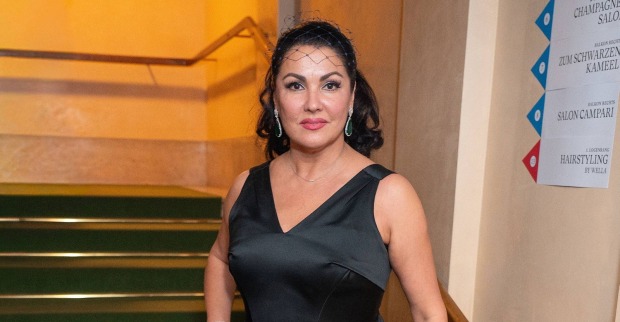 Anna Netrebko feiert ihren 55. Geburtstag und blickt auf eine internationale Karriere als Opernstar zurück.