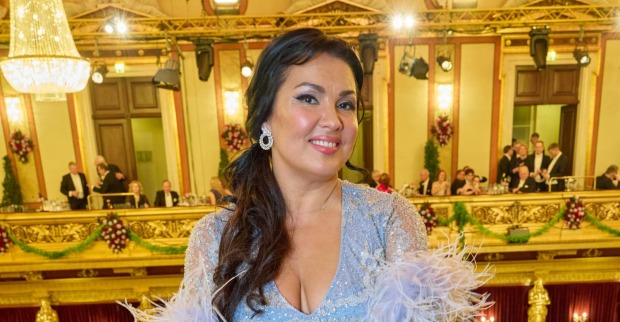 Anna Netrebko bei einer Veranstaltung. Die Opernsängerin teilt zum 18. Geburtstag ihres Sohnes Tiago ein inniges Kuschelfoto
