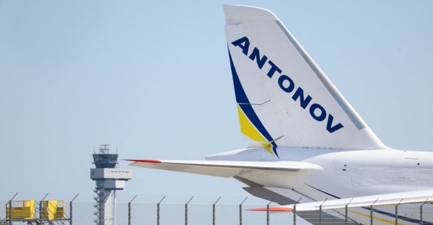 Frachtflugzeug am Flughafen Leipzig/Halle, wo es zu einem versuchten Drohnen-Anschlag gekommen ist.