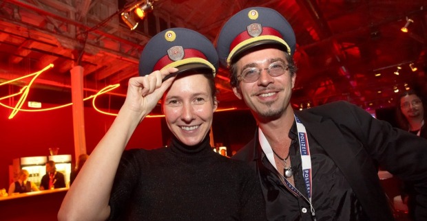 Gemeinsam mit Edina Thalhammer gründete er 1991 das Duo Papermoon.