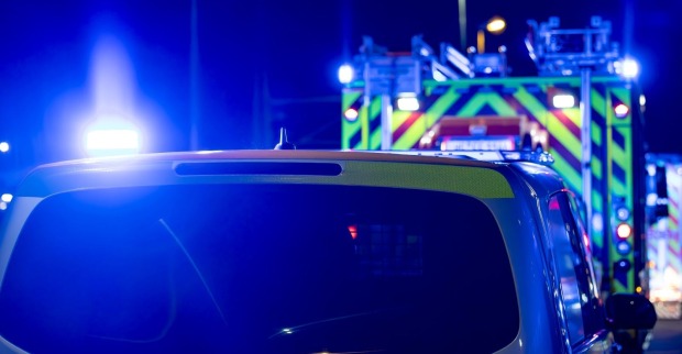 Nächtlicher Einsatz von Rettungskräften.