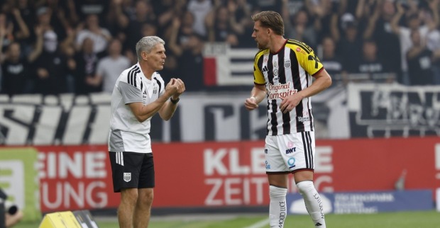 Trainer Dietmar Kühbauer (LASK /links) und Kasper Jörgensen (LASK) während der Admiral Bundesliga- Begegnung / 6. Runde zwischen SK Puntigamer Sturm Graz und LASK.