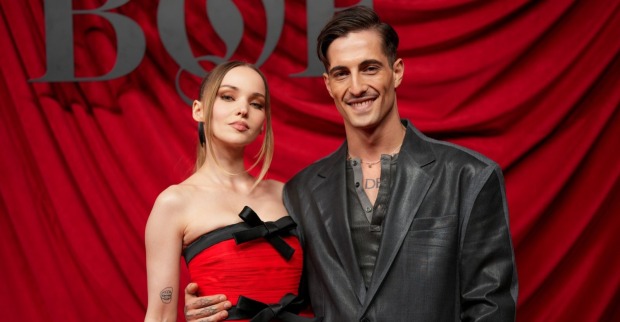 Dove Cameron und Damiano David gemeinsam bei einem öffentlichen Auftritt.