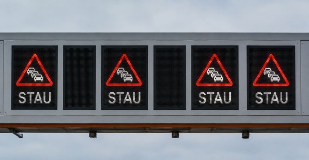 Stauanzeige auf einer österreichischen Autobahn