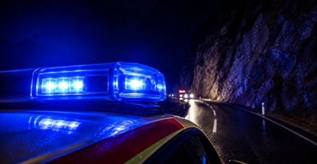 Rettungswagen auf einer Landstraße