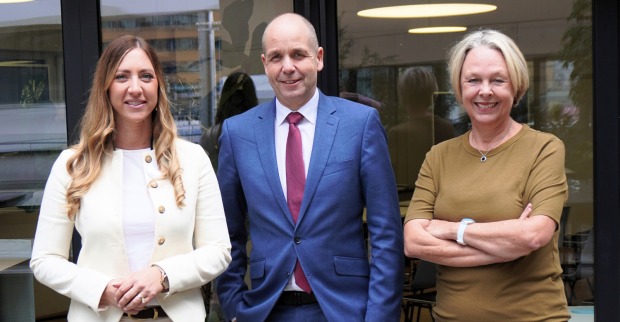 Melanie Spangler, Geschäftsführerin arbeit plus Tirol, Holger Bonin, wissenschaftlicher Direktor des Instituts für Höhere Studien (IHS) und Sabine Platzer-Werlberger, Landesgeschäftsführerin des AMS Tirol bei der 4. Denkwerkstatt in Innsbruck | Credit: AMS Tirol