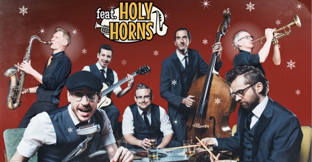 Eine Band spielt Instrumente