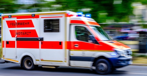 Ein Notarztwagen im Einsatz.