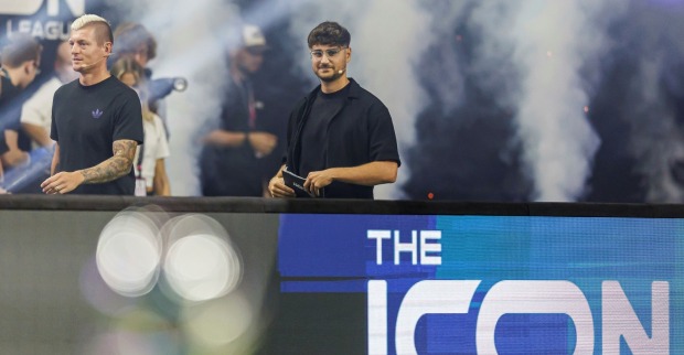 Toni Kroos und Elias Nerlich bei der Eröffnung Icon League Season 1.