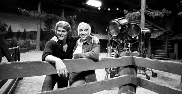 Michael Landon am Set von Bonanza